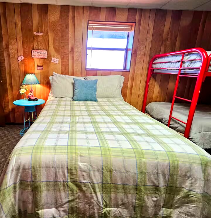 Second bedroom at Papi's Lake House